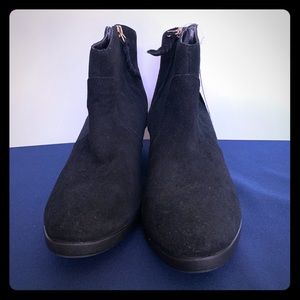 Crocs Leigh suede wedge boot new with tags